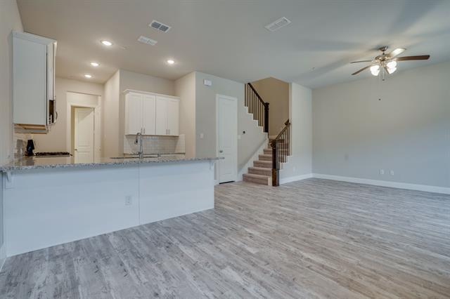 Foto del edificio - 6217 Rainbow Valley Pl