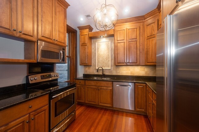 Building Photo - 42 E Cedar St