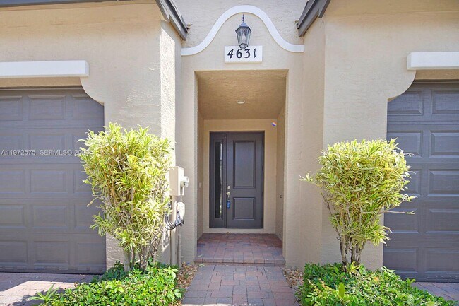 Foto del edificio - 4631 Mediterranean Cir