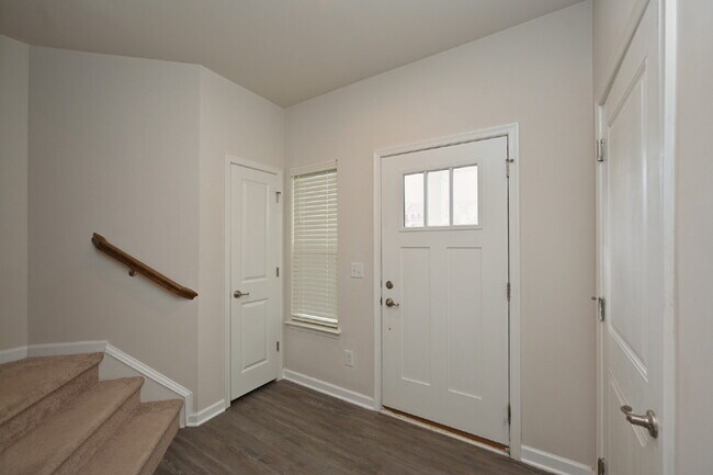 Foto del edificio - Luxury townhome in a prime Goodlettsville location just minutes to Nashville!