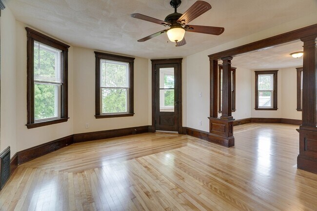 Building Photo - 128 Woodlawn St