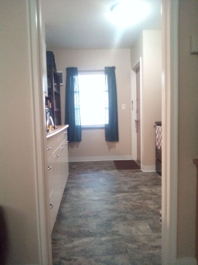 kitchen - 1212 W Fayette Ave