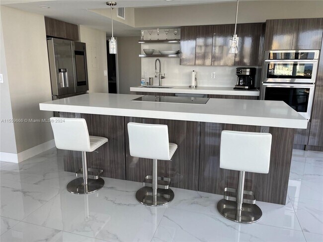 Foto del edificio - 3600 Mystic Pointe Dr