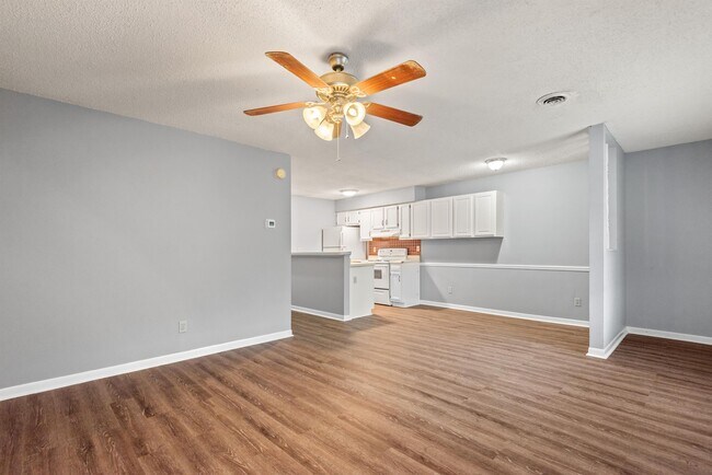 Foto del edificio - 4439 Townhouse Way