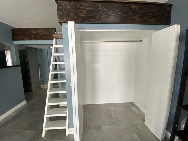 Closet - 653 Washington Ave