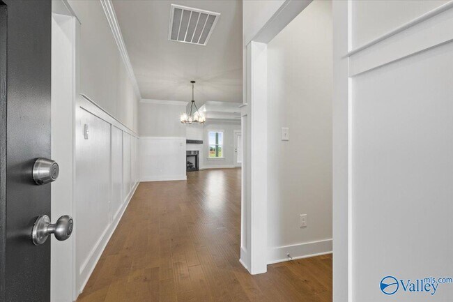 Building Photo - 140 Rugby Dr