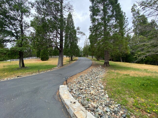 Foto del edificio - 12657 Mindy Ln