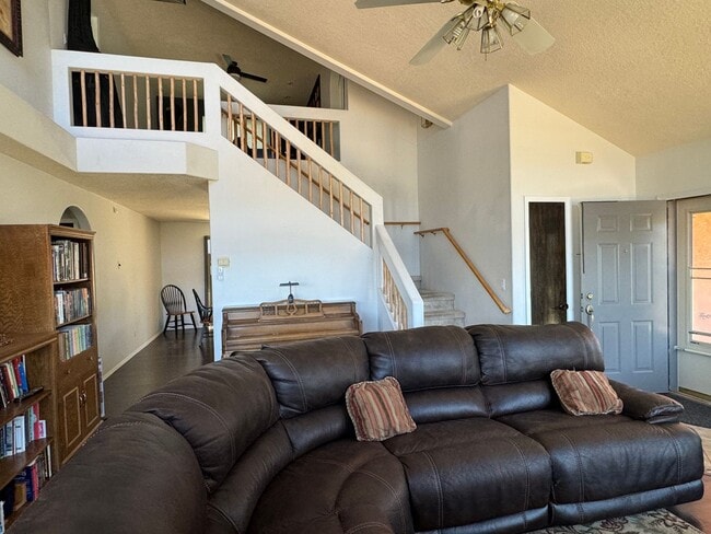 Building Photo - 4 Bedroom, 3 Bathroom Home in Tijeras, NM