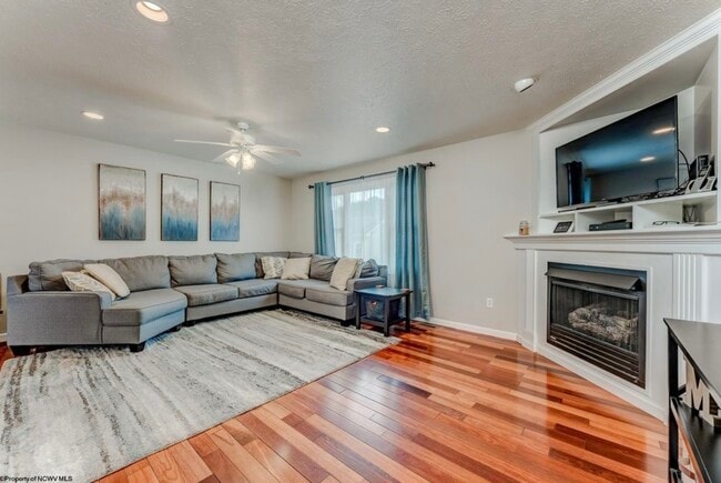 Building Photo - 276 Palisades Dr