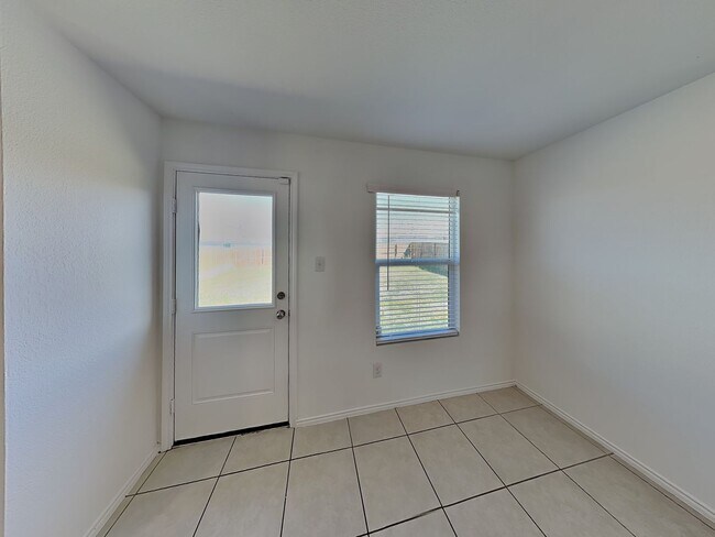 Foto del edificio - Modern Comfort Meets Prime Location – Single-Story Living at Its Best!