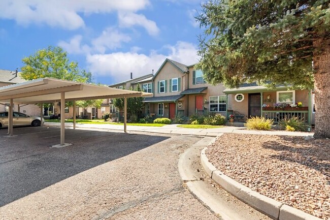 Building Photo - Charming 2-Story Townhome in Rockrimmon | ...