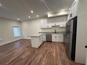 Building Photo - 19 Academy Dr