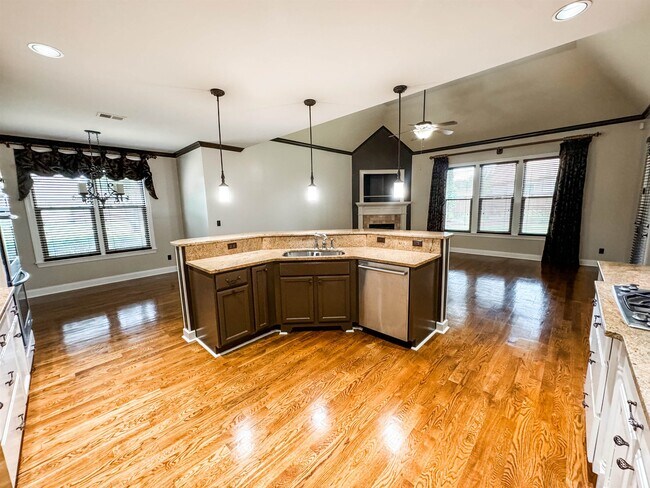 Building Photo - 10711 Quiet Cove
