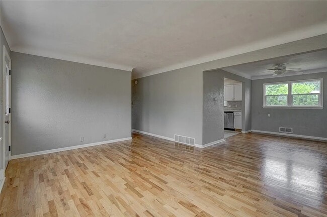 Foto del edificio - 2110 F Ave NE
