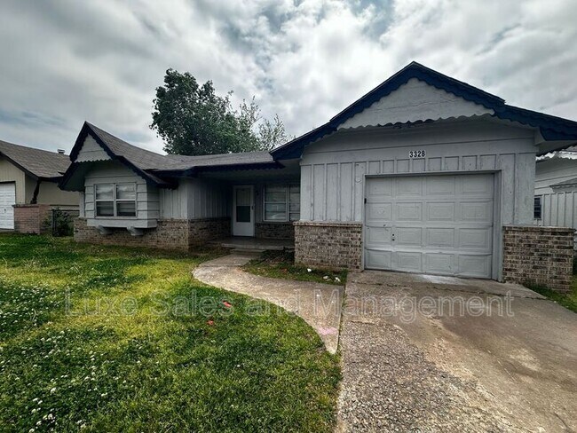 Building Photo - 3328 Del Rancho Rd