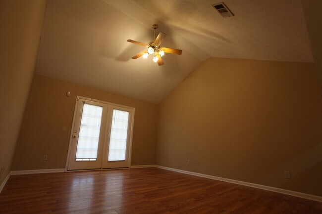 Building Photo - Duplex in Harmon Estates Available Fall 2025!