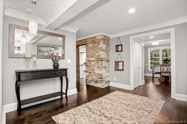 Foto del edificio - 22 Lake Ridge Rd