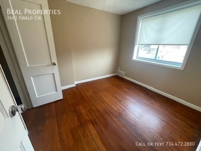 Foto del edificio - 3461 Ewald Cir