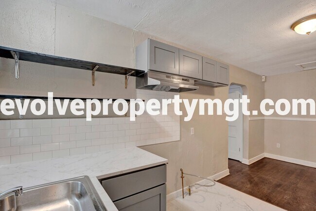 Building Photo - NEWLY RENOVATED HOME!
