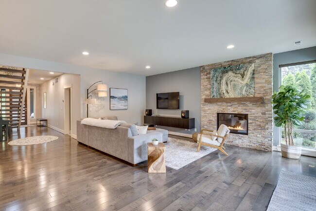 Building Photo - Beutiful 5 bedroom home on Wisti Lane!