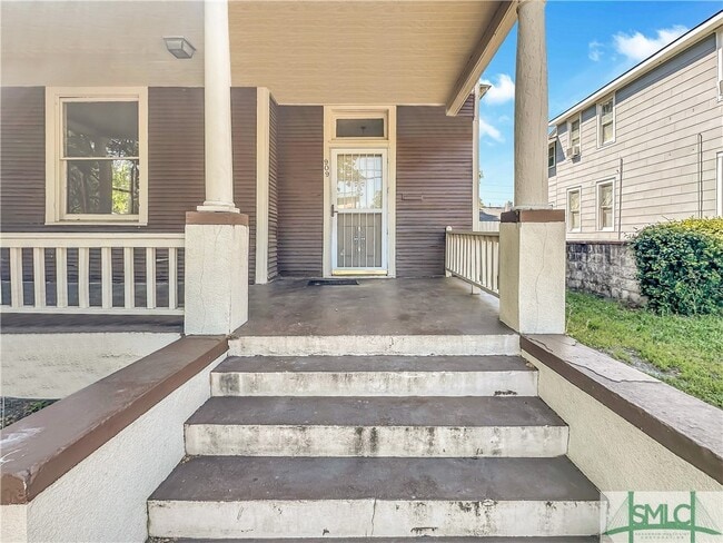 Building Photo - 909 Harmon St