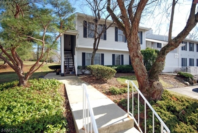 Building Photo - 332 Phoebe Ct