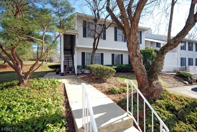 Foto del edificio - 332 Phoebe Ct