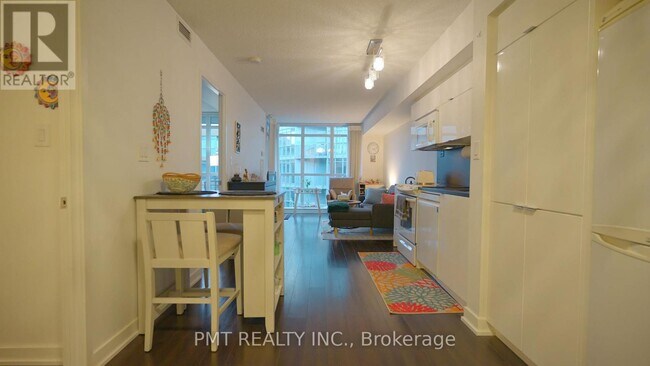 Photo du bâtiment - 151 Dan Leckie Way