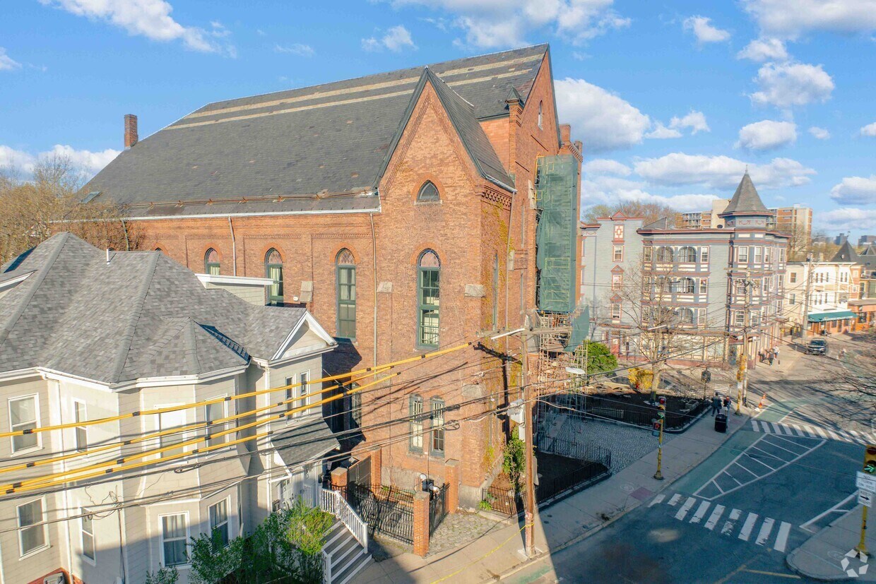 Building Photo - 1 Summer St