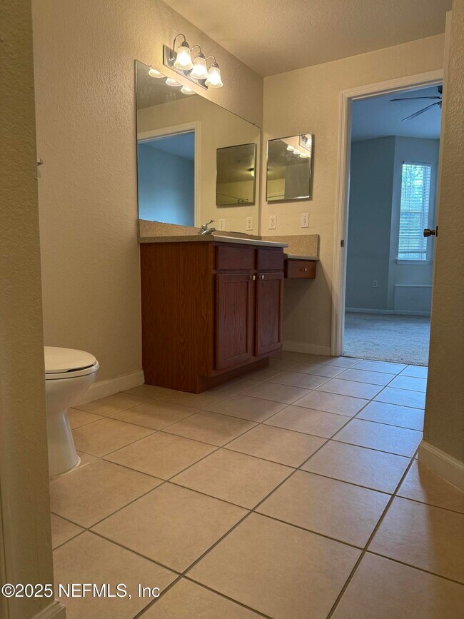 Foto del edificio - 8550 Touchton Rd