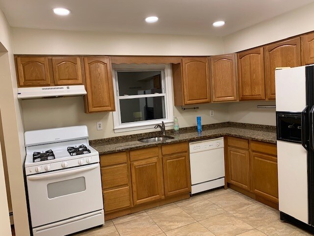 kitchen 1 - 102 Hyatt Ave