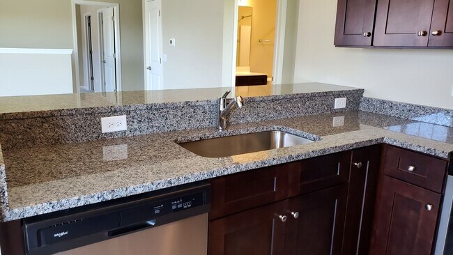 Foto del edificio - Emery Oak-2Br/2Ba Rental Home-Second Floor