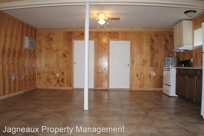 Building Photo - 3 br, 1 bath House - 220 W Thomas St