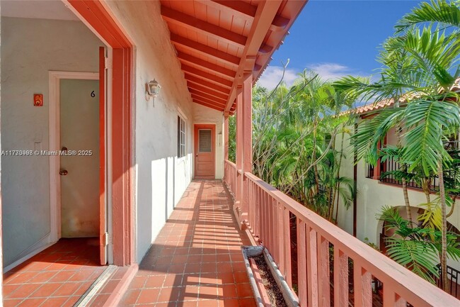 Foto del edificio - 1560 Jefferson Ave