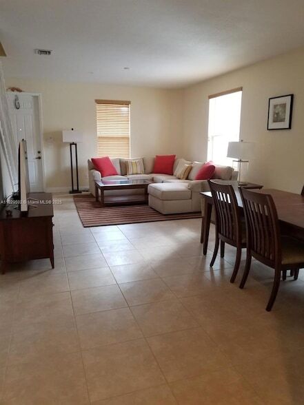 Foto del edificio - 14657 SW 14th St