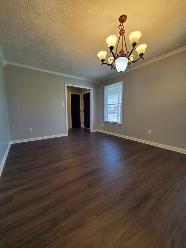 Building Photo - 824 Zadock Dr