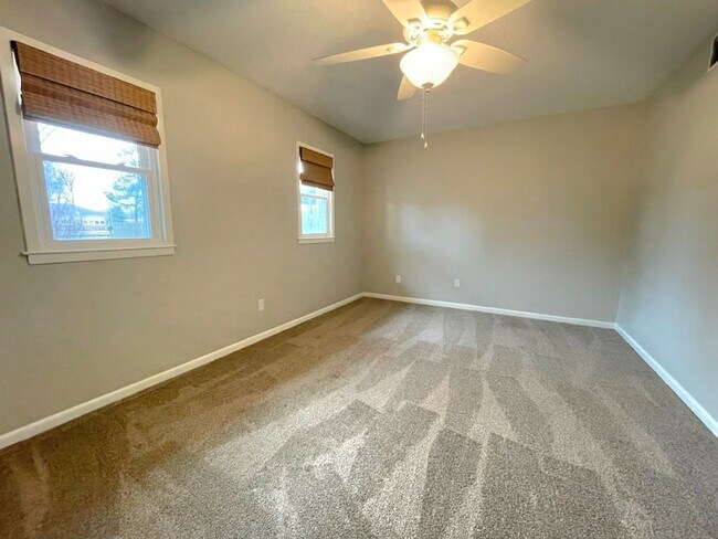 Building Photo - Cute bungalow in the heart of everything! Updated!