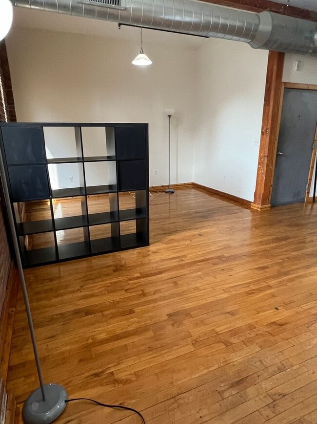 Building Photo - Downtown Bridgeport 1-Bed, 1-Bath with All...