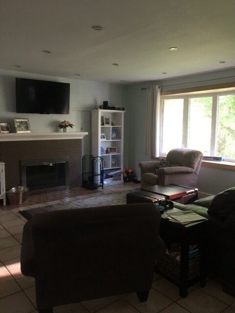 Sala de estar - 7417 Dunston St