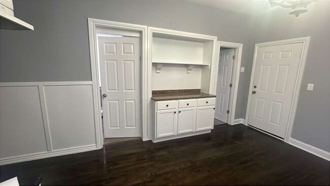 Building Photo - 2311 S Central Ave