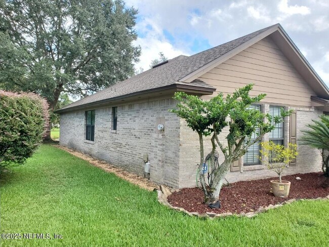 Foto del edificio - 7589 Fawn Lake Dr S