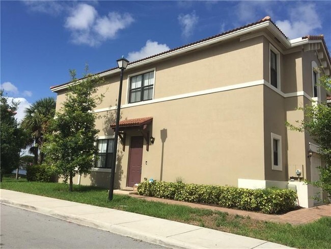 Building Photo - Marvelous Madison Place Townhome