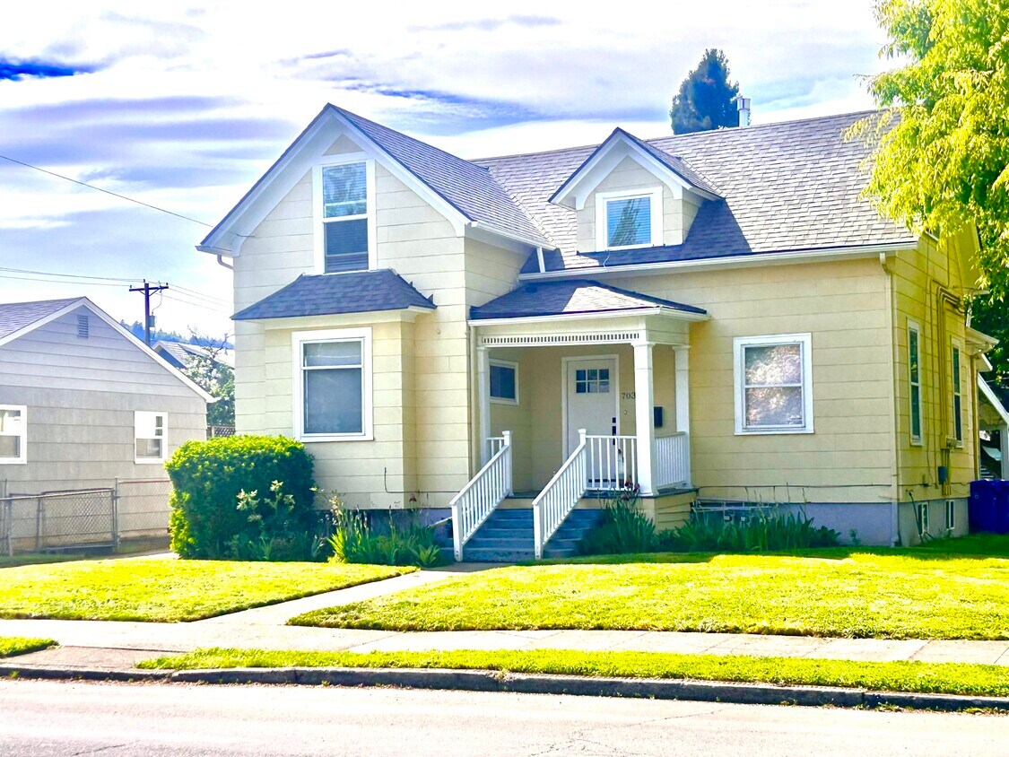 Foto principal - 7029 N Tyler Ave