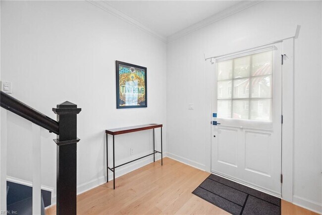 Building Photo - 1024 W 36th St