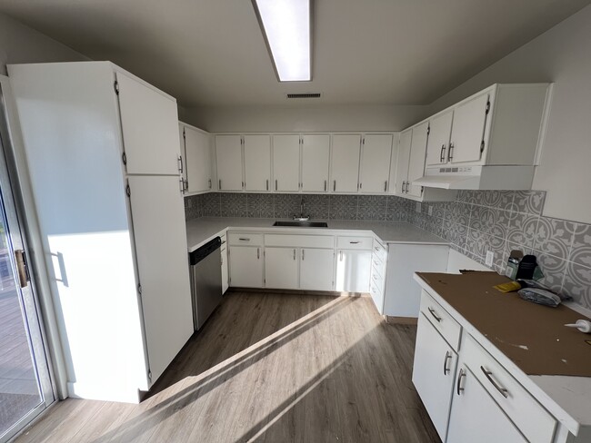 Newly updated kitchen - 80 N Woodworth Ave