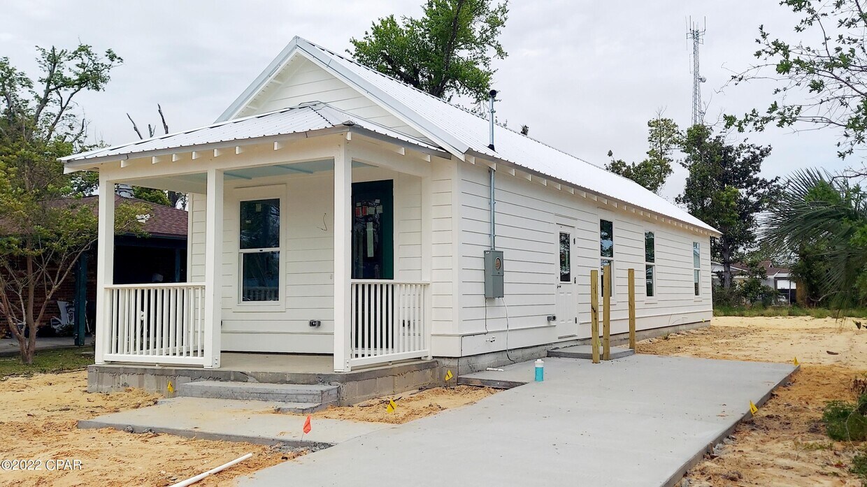 Primary Photo - 910 Cone Ave