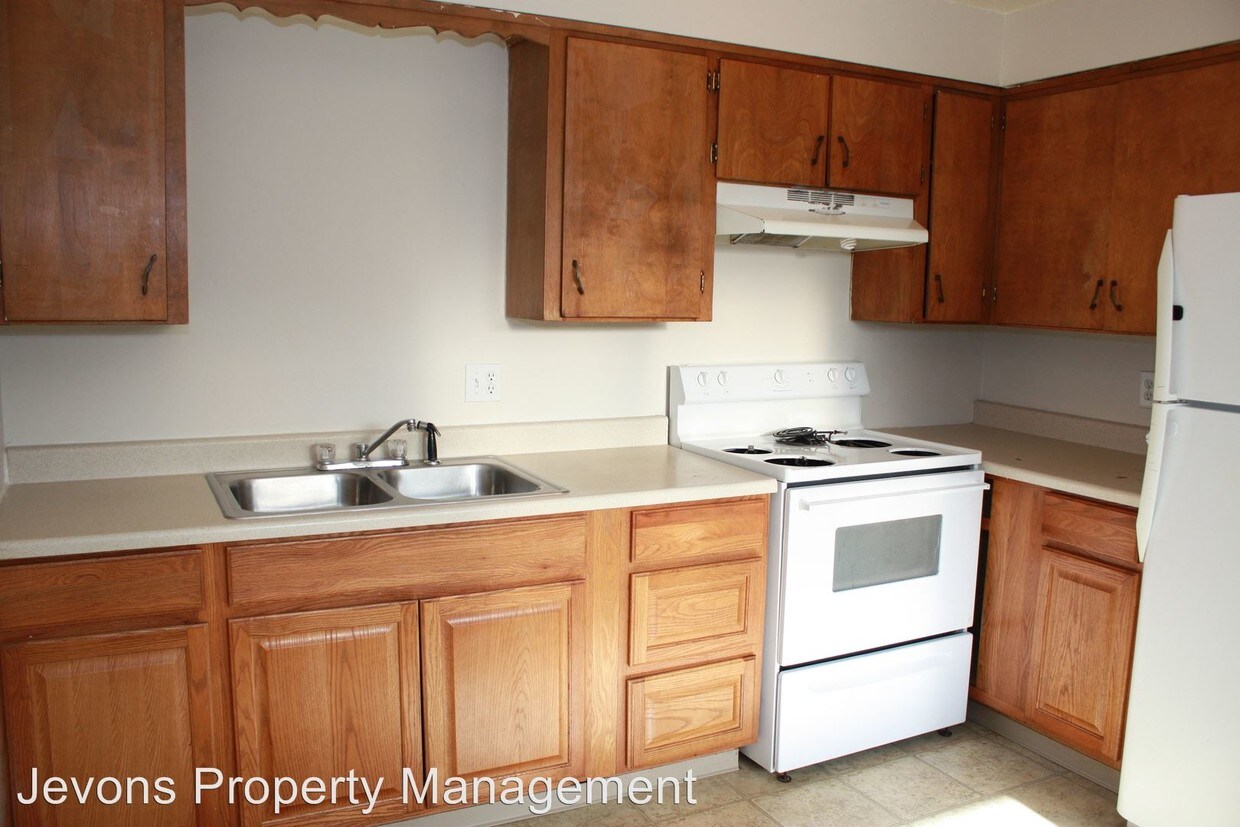Primary Photo - 1311 Cherry Ave