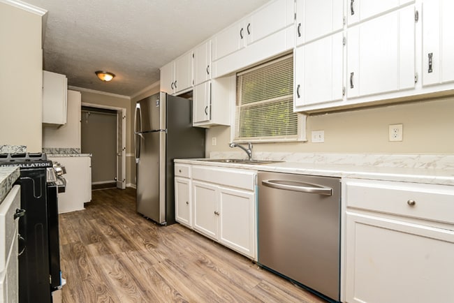 Building Photo - 245 Devilla Ct