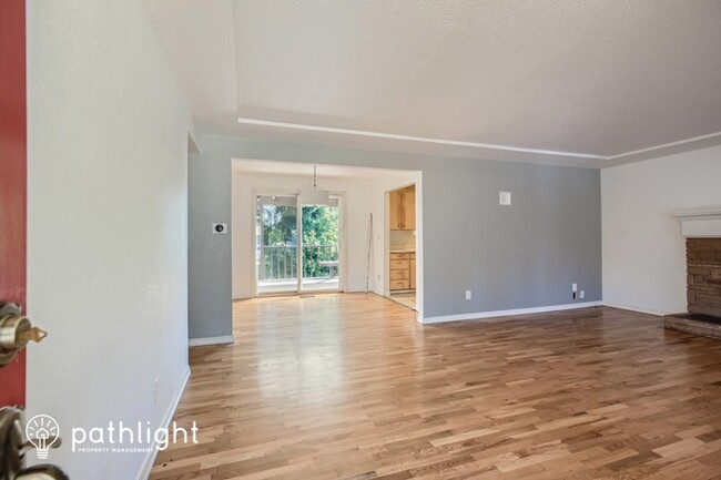 Building Photo - 1629 Huson Dr