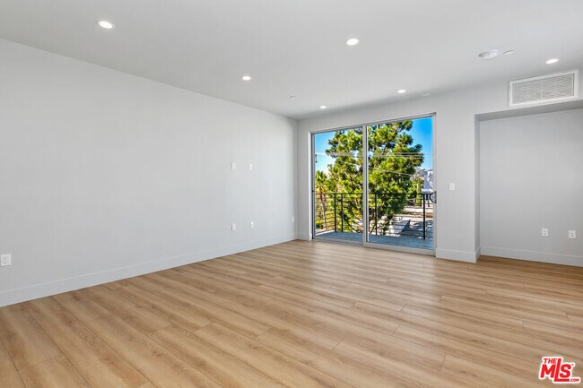 Foto del edificio - 12431 Rochester Ave